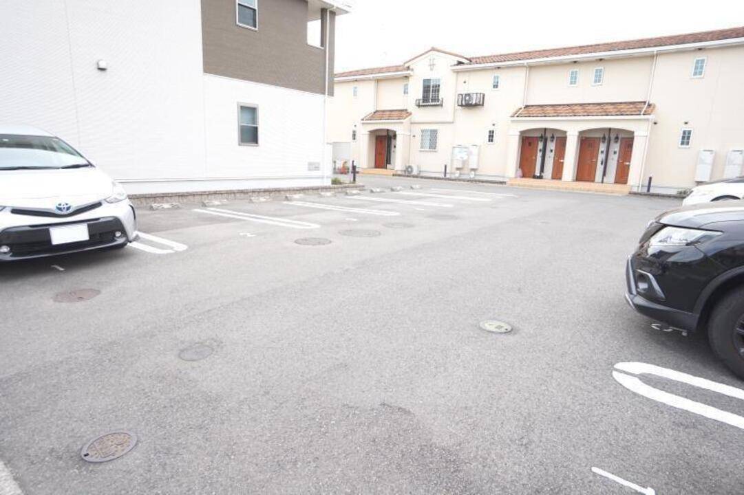 駐車場　駐車場