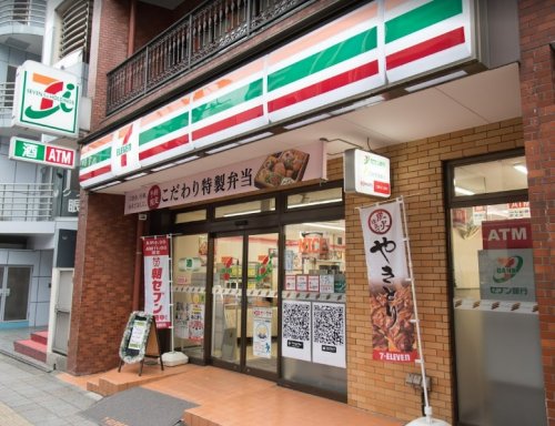 コンビニ　セブンイレブン 台東蔵前3丁目店（コンビニ）まで220m