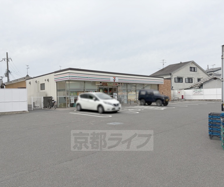 コンビニ　セブンイレブン 宇治神明店（コンビニ）まで580m