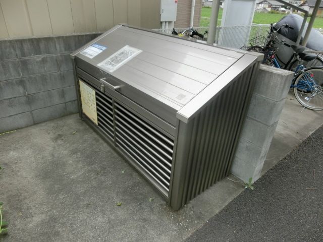 その他　敷地内にゴミ捨て場があるので便利ですね