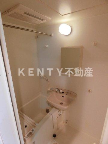 バス・シャワールーム　コンパクトで使いやすいお風呂です
