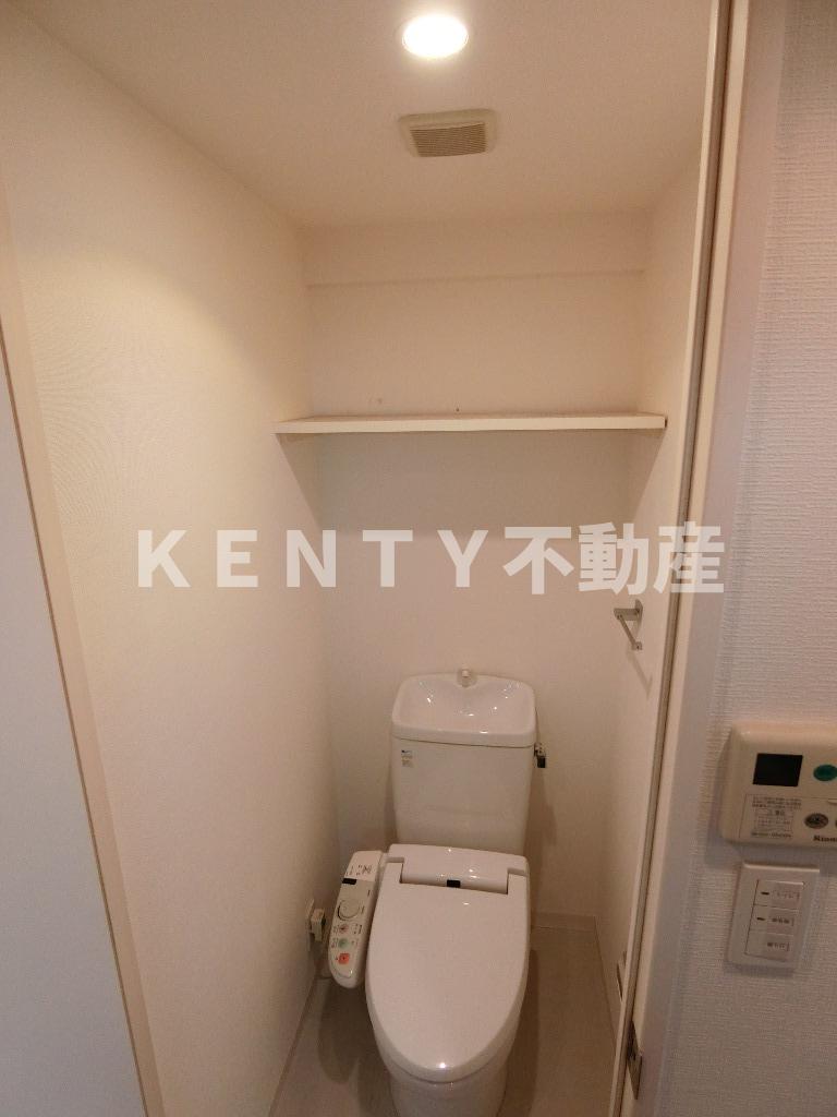 トイレ　落ち着いた色調のトイレです