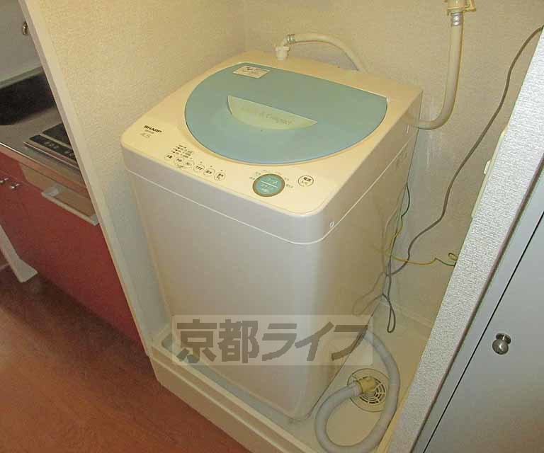 その他設備　入ってすぐ洗濯機あります・