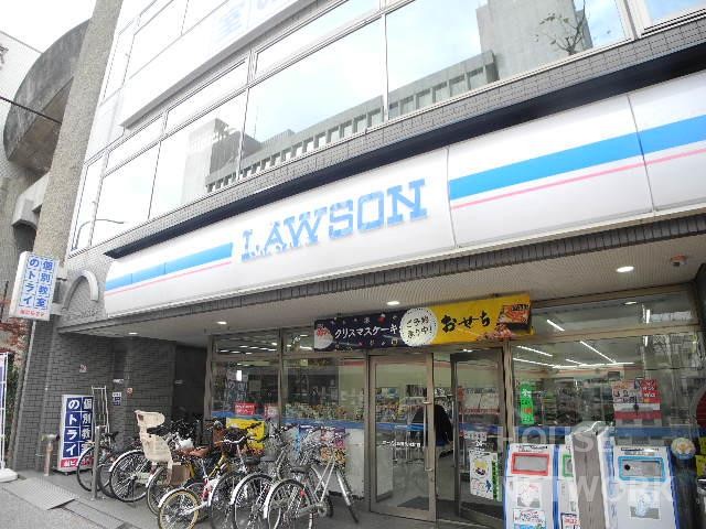 コンビニ　ローソン烏丸丸太町（コンビニ）まで450m