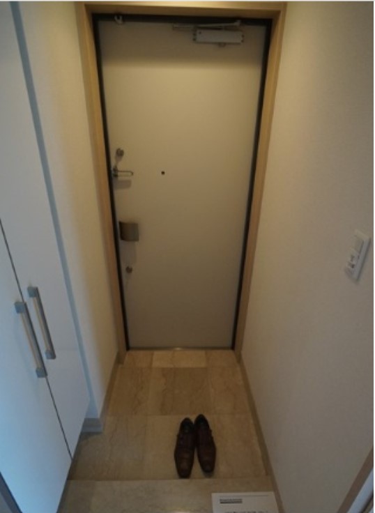 玄関　※別部屋の参考写真です。