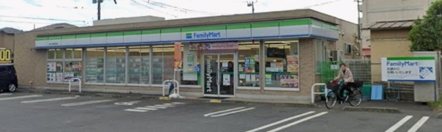 コンビニ　ファミリーマート横浜上飯田団地店（コンビニ）まで479m