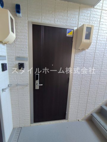 玄関　別部屋写真です。