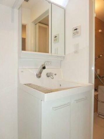 洗面設備　写真は同タイプ住居です。