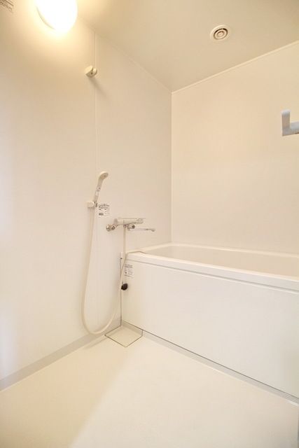 バス・シャワールーム　※別部屋参考写真です