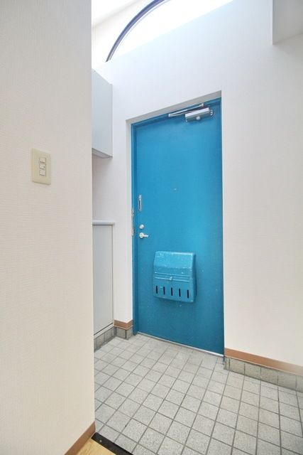 玄関　※別部屋参考写真です
