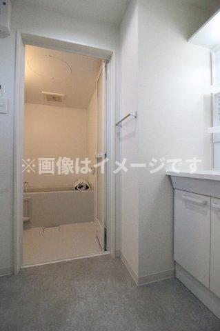 洗面設備　スペースが確保できる洗面所です