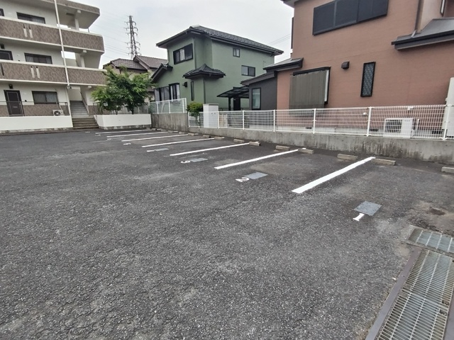 駐車場　敷地内駐車場（空き要確認）