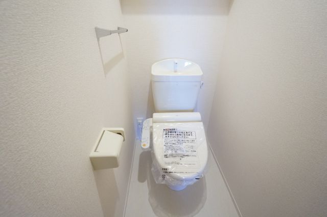 ＪＲ白新線 新発田駅 徒歩3分 2階建 築13年のトイレ写真