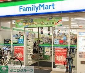 コンビニ　ファミリーマート天神橋筋商店街店（コンビニ）まで330m