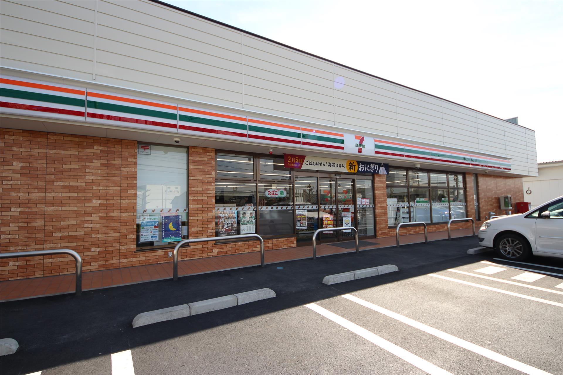コンビニ　セブンイレブン足利問屋団地店（コンビニ）まで373m