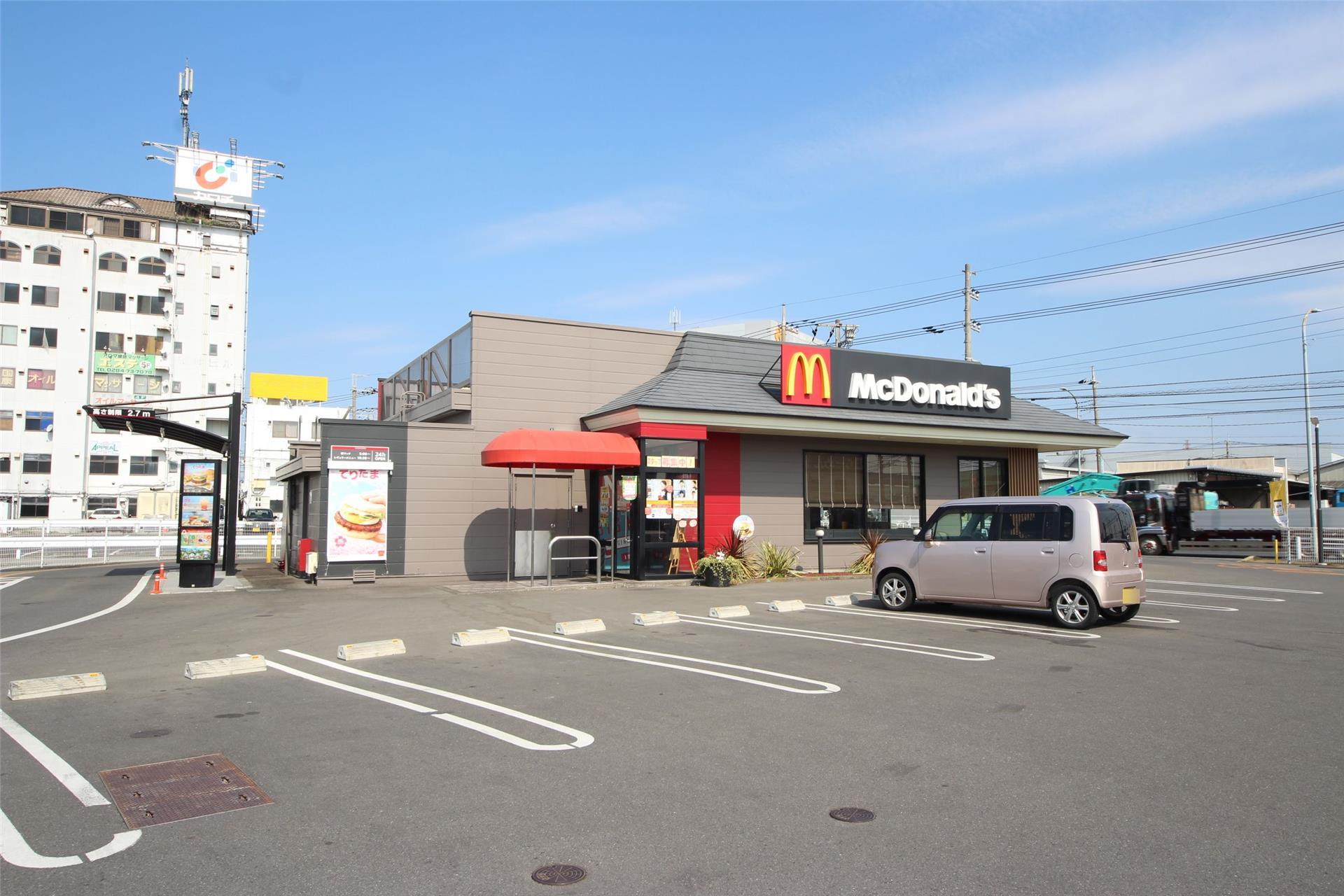 飲食店　マクドナルド50号足利店（飲食店）まで957m