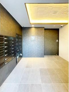 エントランス　■宅配ＢＯＸ■集合ポスト■オートロック■防犯カメラ