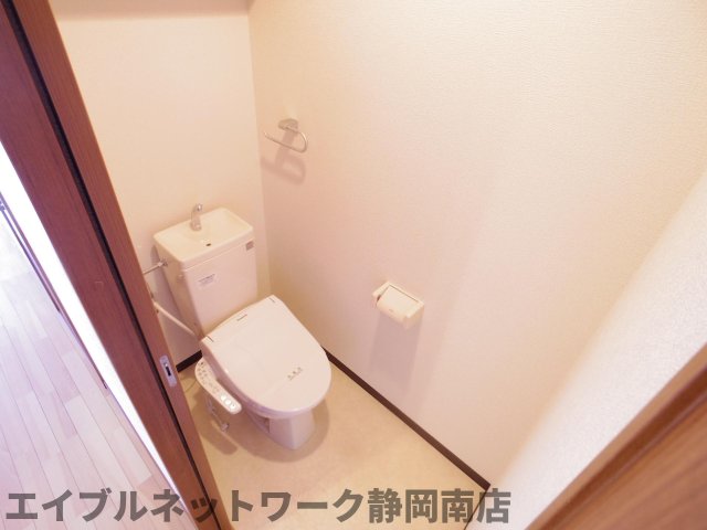トイレ　落ち着いたトイレです