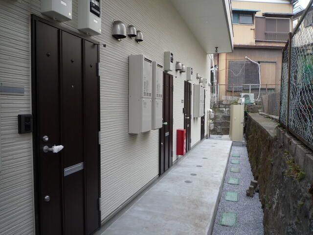 京急本線 黄金町駅 徒歩13分 2階建 築7年の玄関写真