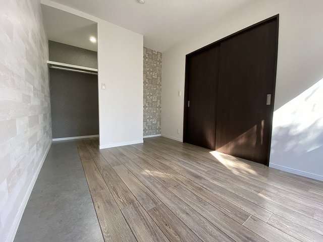 その他部屋・スペース　南西向き洋室5.5帖☆ウォークインクローゼットがあります♪お