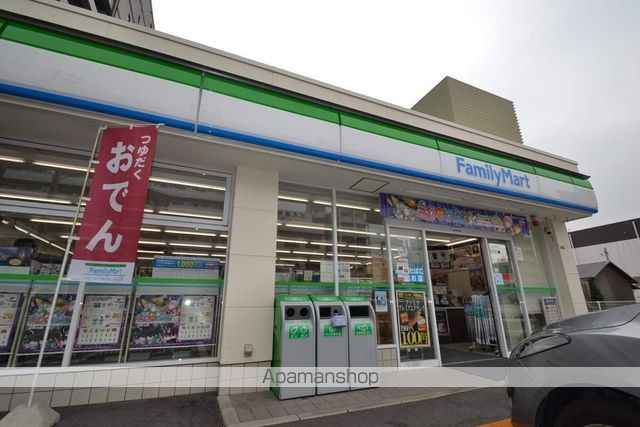 コンビニ　ファミリーマート東雲本町店（コンビニ）まで735m