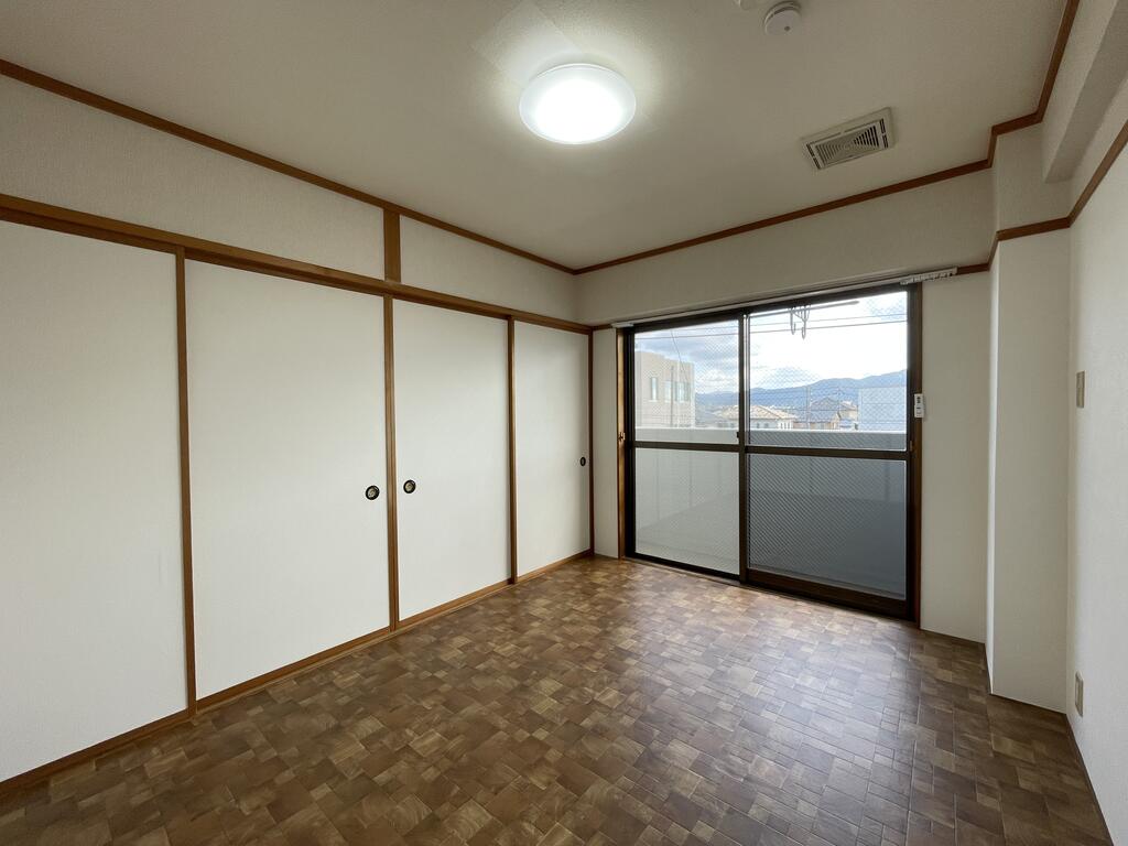 アシスト第3福井マンションIIの居間写真