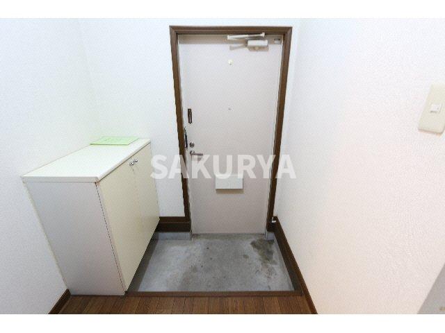 玄関　現況と異なる場合があります。