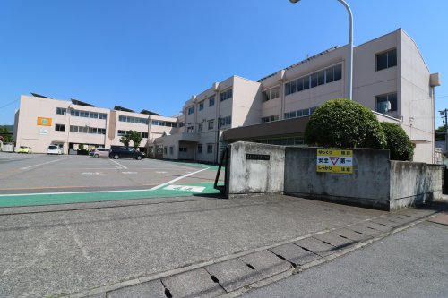小学校　足利市立青葉小学校（小学校）まで919m