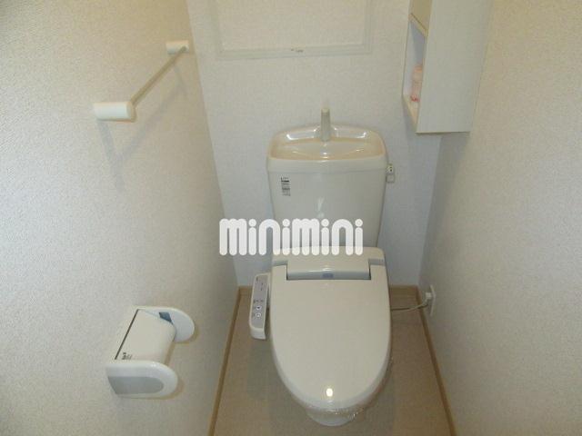 トイレ　温水洗浄便座付きのトイレです。