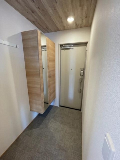 ルミエール庚午北の玄関写真