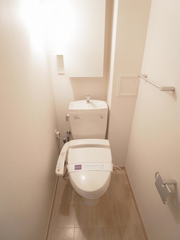トイレ　★☆温水洗浄便座付き★☆別部屋の写真です
