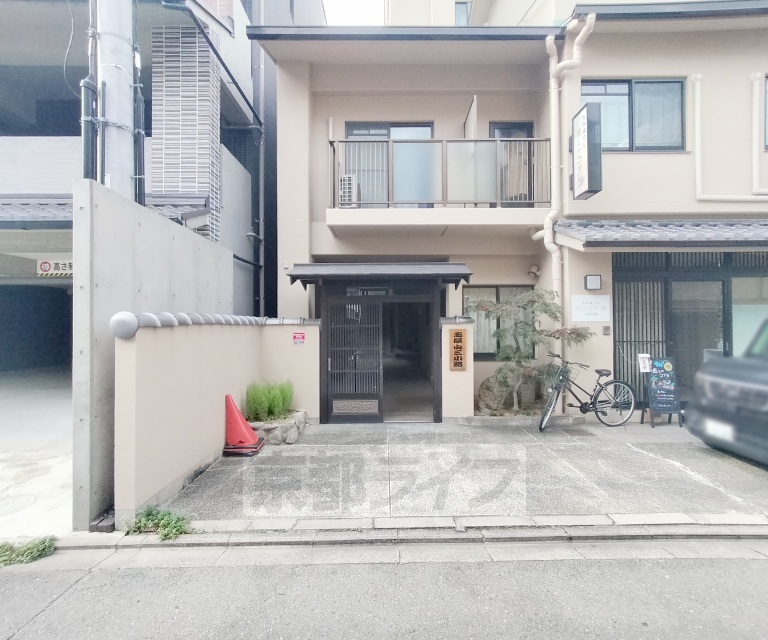玉屋・山三小路の外観写真