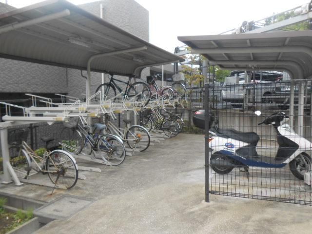 駐車場　★★敷地内、屋根付きバイク置場＆駐輪場★★