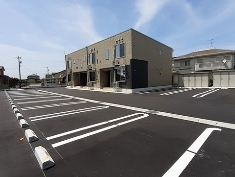 駐車場　駐車場に車を止められます
