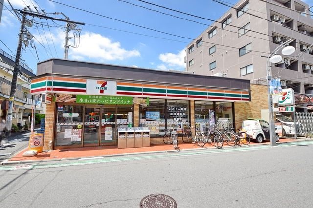 コンビニ　セブンイレブン世田谷喜多見駅前店（コンビニ）まで516m