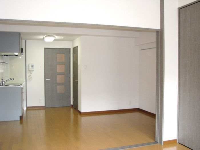 ロイヤル神屋の居間写真
