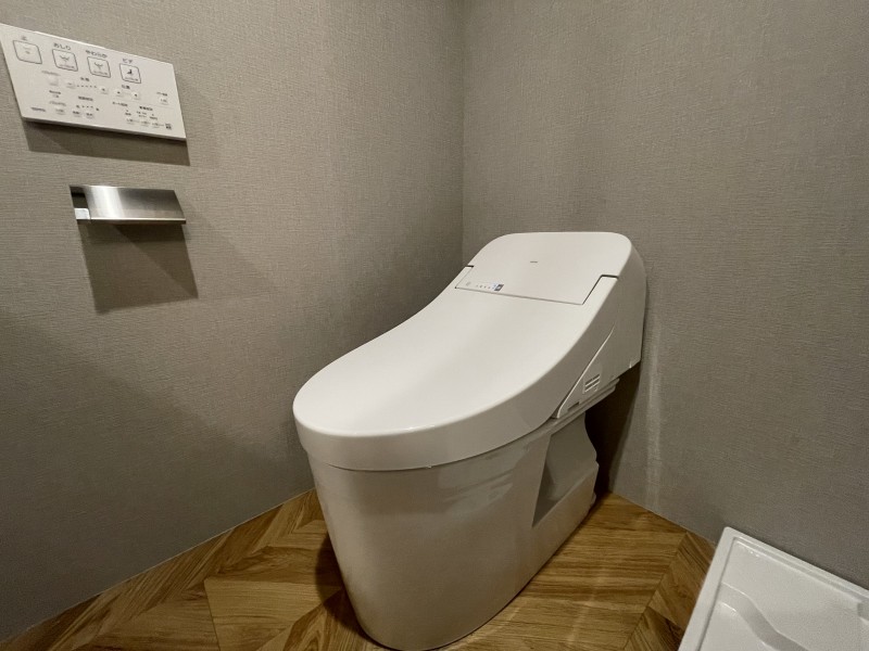 東急田園都市線 三軒茶屋駅 徒歩5分 4階建 築5年のトイレ写真