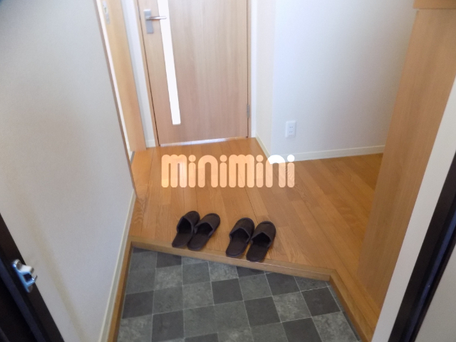 玄関　※同タイプのお部屋の写真です