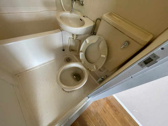 大阪モノレール本線 少路駅 徒歩18分 4階建 築33年のトイレ写真