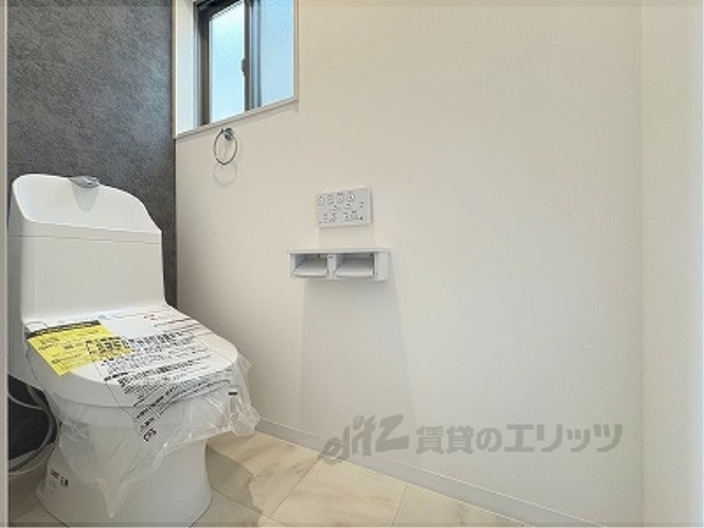 阪急京都線 西山天王山駅 徒歩12分 2階建 築1年のトイレ写真