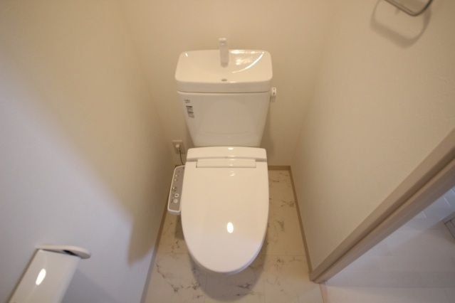 西鉄天神大牟田線 雑餉隈駅 徒歩4分 2階建 築13年のトイレ写真