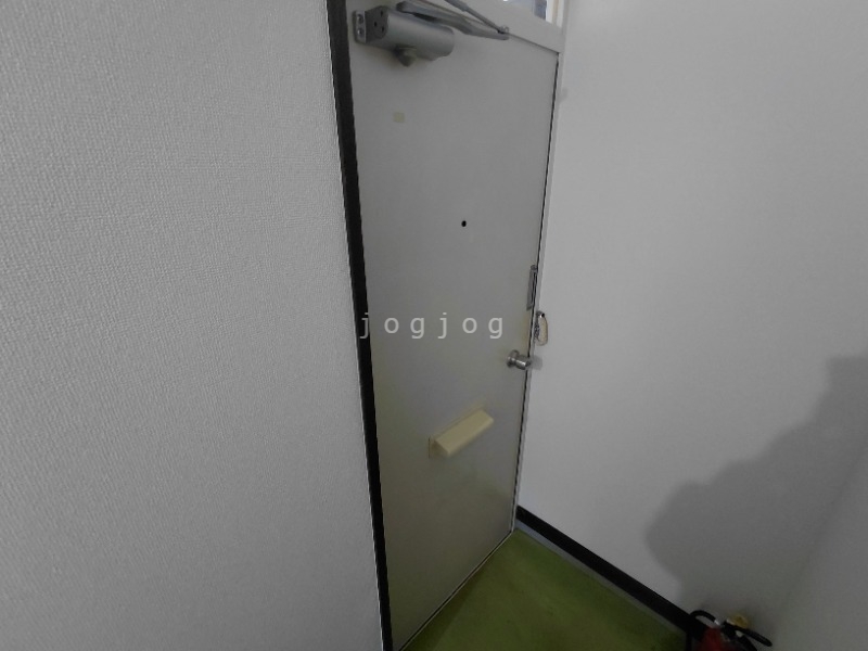 玄関　ゆったりとした玄関です。