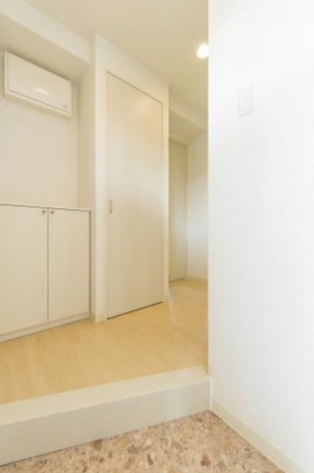 地下鉄東山線 高畑駅 徒歩4分 7階建 築13年の玄関写真