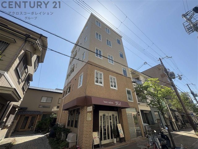 建物外観　オートロック付きで外部から簡単に出入りできない為安心です