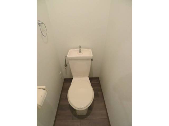 ＪＲ中央本線 鶴舞駅 徒歩3分 7階建 築31年のトイレ写真