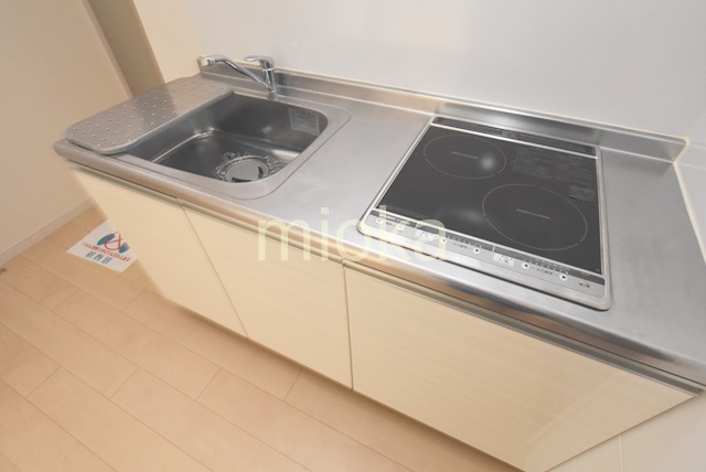 キッチン　コンパクトなキッチンで掃除もラクラク