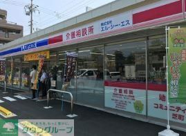 コンビニ　ローソン南区芝町店（コンビニ）まで640m