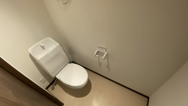 トイレ　写真は同マンションの他のお部屋のものです