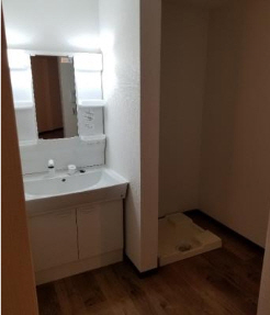洗面設備　写真は同マンションの他のお部屋のものです