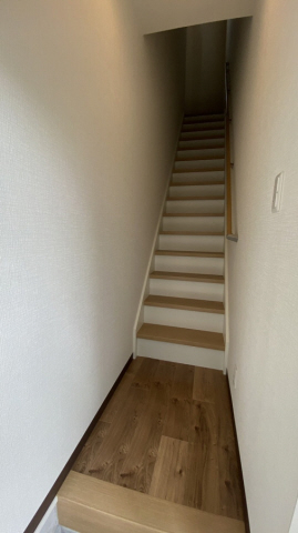 玄関　写真は同マンションの他のお部屋のものです